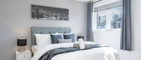 3 habitaciones, escritorio, tabla de planchar con plancha y wifi gratis