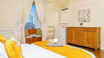 4 bedrooms, iron/ironing board, free WiFi