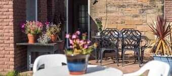 Historic 4-Bed Townhouse | Free Parking & Gardens