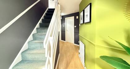 5 Bingham Place · 5-Bed House | Free Parking | Central | Sleeps 10