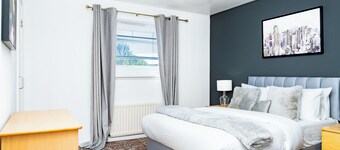 5 Bingham Place · 5-Bed House | Free Parking | Central | Sleeps 10