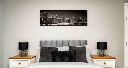 5 Bingham Place · 5-Bed House | Free Parking | Central | Sleeps 10