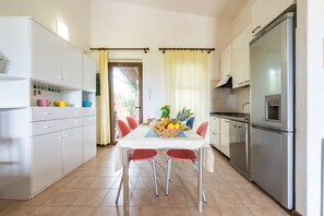 Fridge, microwave, oven, dishwasher - VILLETTA SEA-MARY COSTA REY (Muravera)