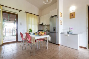 Refrigerador, microondas, horno y lavavajillas