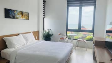 Deluxe Double Room, Sea View | Desk, laptop workspace, soundproofing, free WiFi