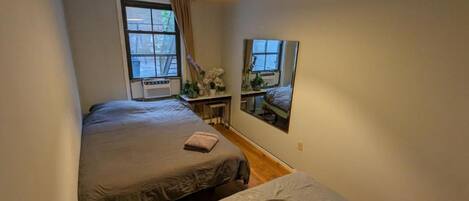 1 habitación, escritorio, tabla de planchar con plancha y wifi gratis