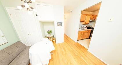 Ground floor townhouse near Subway in Williamsburg