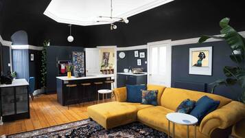 Smart TV, fireplace, books, stereo