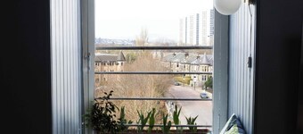 Unique flat in leafy location by Glagsow's Botanic Gardens. Walk to West End!