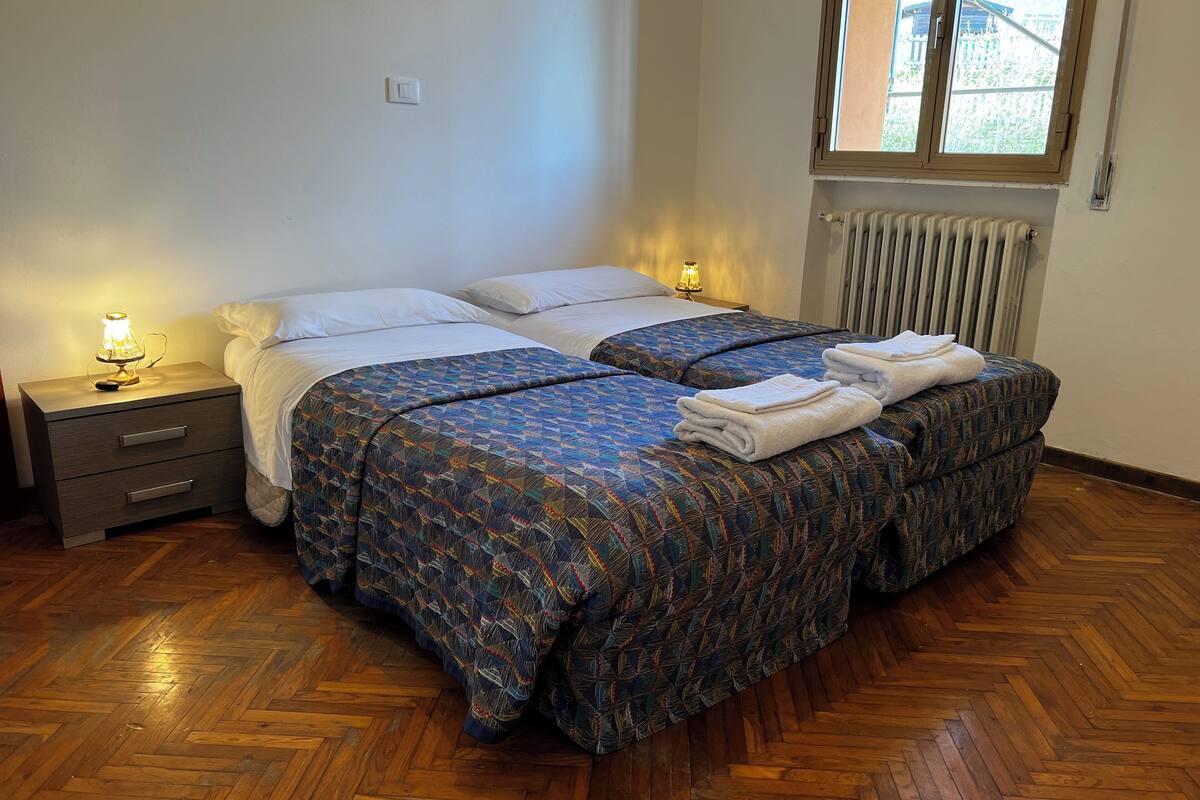 1 bedroom, bed sheets