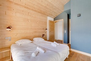 4 bedrooms, travel crib, free WiFi - Apartment in Combloux with Mont Blanc Views (COMBLOUX)
