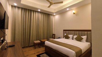 Egyptian cotton sheets, premium bedding, free WiFi