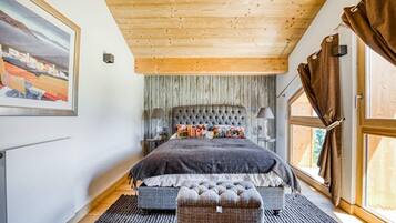 5 bedrooms, travel crib, free WiFi