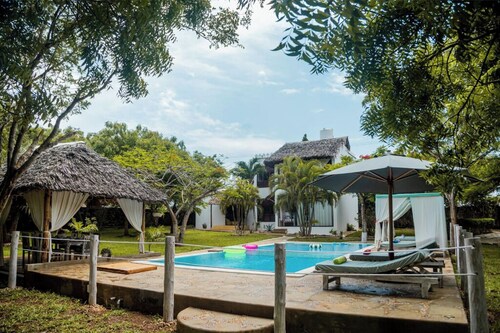 Luxury 4-Bedroom Villa with Private Pool