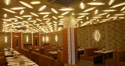 HOTEL PARQOTEL