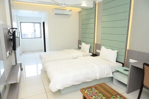 Deluxe Room, City View | Egyptian cotton sheets, premium bedding, desk, laptop workspace
