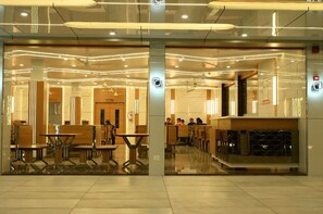 Restaurant - HOTEL PARQOTEL (Vapi)