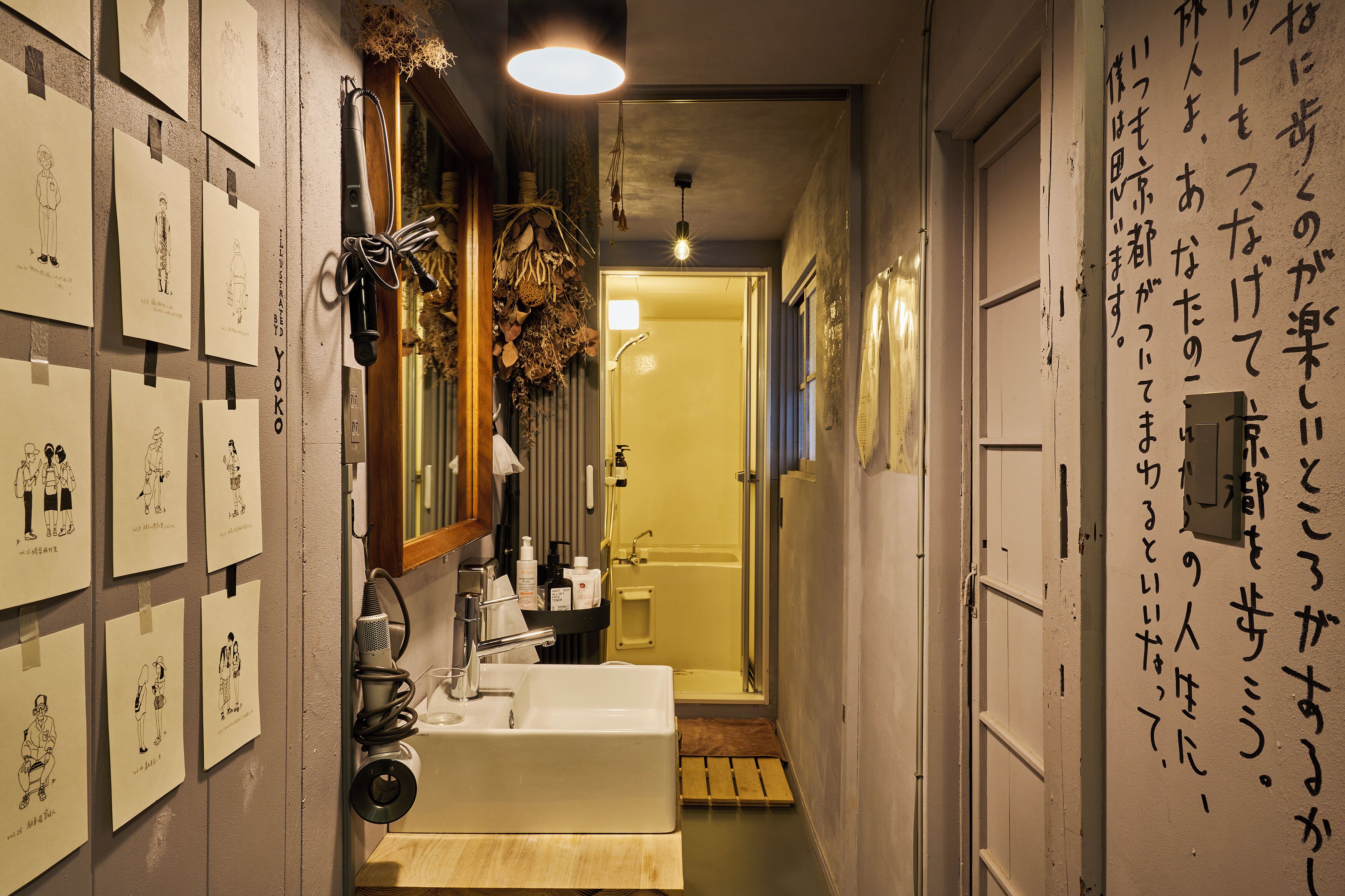 Sèche-cheveux, bidet, serviettes fournies, savon