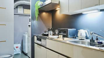 Fridge, microwave, stovetop, electric kettle