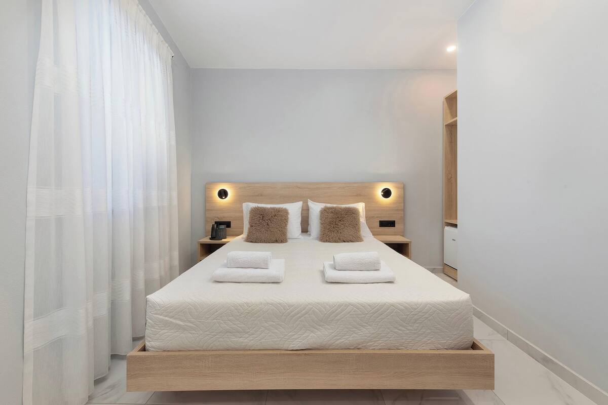 Room | Soundproofing, free WiFi