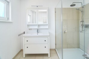 Unclassified image, 2 of 14, button