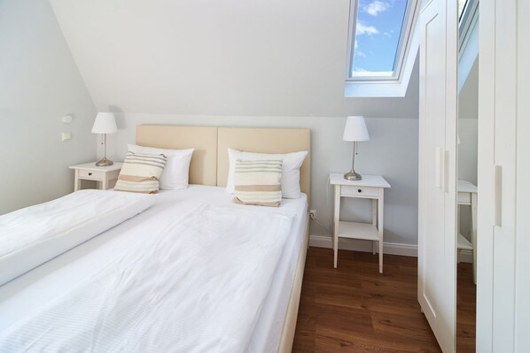 Unclassified image, 1 of 8, button