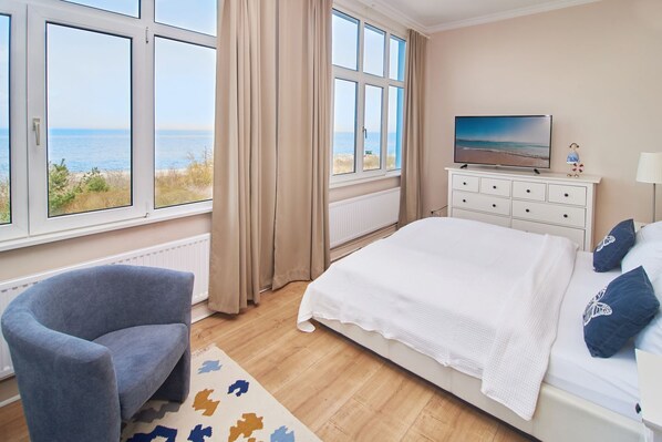 Unclassified image, 1 of 18, button