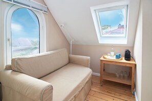 Unclassified image, 2 of 18, button