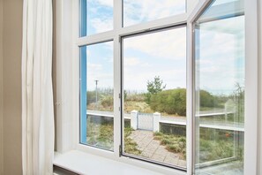 Unclassified image, 5 of 16, button