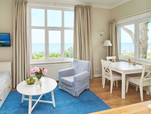 Unclassified image, 4 of 19, button