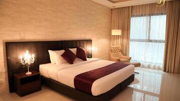 3 bedrooms, desk, bed sheets