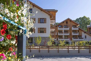 Exterior - Apartment in Serre-Chevalier near Ski Slopes (Saint Chaffrey)