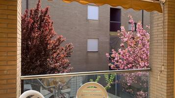 Apartemen Klasik, pemandangan laut | Teras/patio