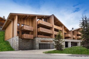 Exterior - Chalet in Paradiski with Ski-In/Ski-Out Access (Macot La Plagne)