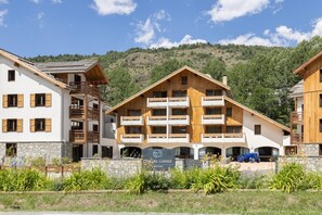 Unclassified image, 4 of 24, button