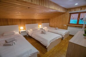 5 chambres, fer et planche Ă  repasser, accĂšs Internet