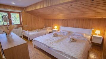 5 camere, ferro/asse da stiro, culla da viaggio, Wi-Fi gratuito