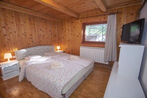 5 bedrooms, iron/ironing board, internet