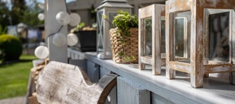 Guesthouse 'Charming Lütt Hus' with Private Terrace, Shared Garden and Wi-Fi