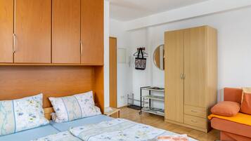 1 bedroom, free WiFi, bed sheets