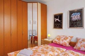 1 bedroom, free WiFi, bed sheets