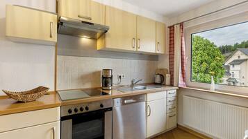 Refrigerador, microondas, horno, placa de cocina
