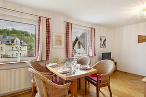 Dining - Apartment 'Peitz, 50qm' with Terrace, Garden and Wi-Fi (Eslohe (Sauerland))