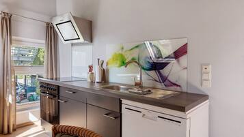 Kühlschrank, Ofen, Herdplatte, Geschirrspüler