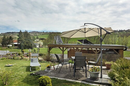 Apartment 'Haus Ute' with Private Terrace, Shared Garden and Wi-Fi