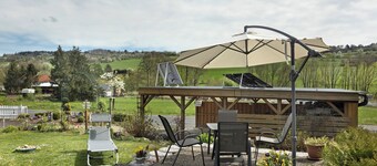 Apartment 'Haus Ute' with Private Terrace, Shared Garden and Wi-Fi