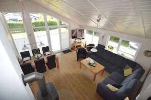 Tv, eldstad, tv-spel och dvd-spelare