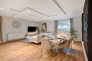 Dining - Apartment 'Modern Und Gemütlich- In Teningen' with Wi-Fi (Teningen)
