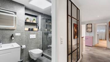 Dusche, Haartrockner, Handtücher