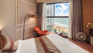 Premium-Vierbettzimmer, 1 Schlafzimmer, Meerblick | Zimmersafe, Schreibtisch, Verdunkelungsvorhänge, schallisolierte Zimmer